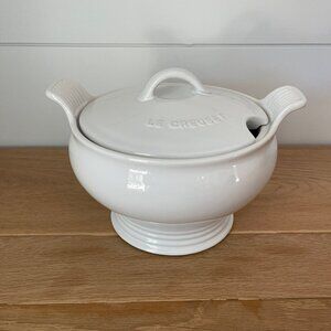 Le Creuset Heritage Stoneware 3-quart Soup Tureen White